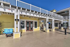 Apartment (2 Bedrooms) | Interior - Walk to Beach: Condo w/ Bay View in Galveston (Galveston)