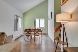 Apartment (3 Bedrooms) | Interior - Summer Fun! Resort Condo 18 Mi to Kancamagus Hwy (Campton)