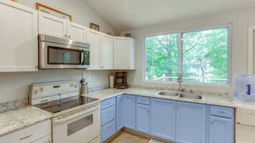 Cottage (2 Bedrooms) | Interior