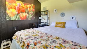 A bedroom with a bed, a TV on the wall, a desk, and a chair. - 5 Mi to Mt Vernon Shops: Peaceful Cottage! (Glenwood)
