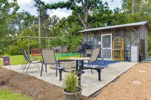 Interior - 5 Mi to Mt Vernon Shops: Peaceful Cottage! (Glenwood)