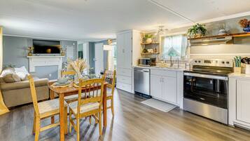 House (2 Bedrooms) | Interior