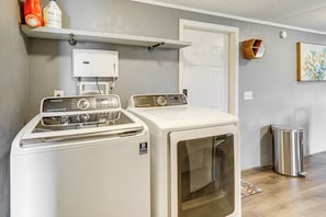 House (2 Bedrooms) | Interior
