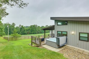 Front of property - 4 Mi to Mohican River: Ohio Amish Country Cottage (Walhonding)
