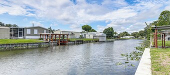 Boat, Fish & Unwind: Waterfront Okeechobee Oasis!
