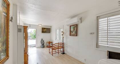 Fullerton Home Base: Easy Access to Dtwn + Csuf!