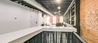Walk to River + Shops: Downtown Hannibal Loft