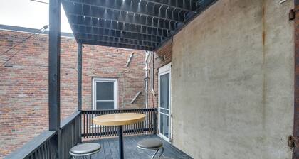 Walk to River + Shops: Downtown Hannibal Loft