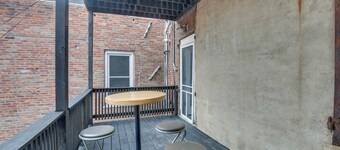 Walk to River + Shops: Downtown Hannibal Loft