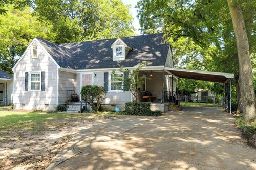 Updated North Greenwood Cottage < 1 Mi to Dtwn!