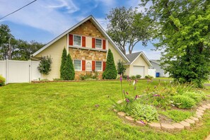 House (2 Bedrooms) | Interior - Private Yard, Garden, Patio: South Jersey Hideaway (Willingboro)