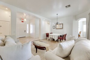 House (4 Bedrooms) | Interior