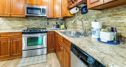 3 Mi to Dulles Airport: D.c. Area Townhome