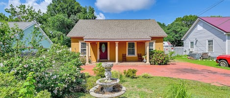 House (3 Bedrooms) | Depan hartanah