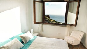 2 bedrooms, desk, iron/ironing board, travel crib - Lovely house with breathtaking view (Nebida)