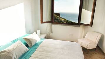 2 camere, una scrivania, ferro/asse da stiro, culla da viaggio