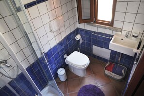 Shower, hair dryer, bidet, towels - Lovely house with breathtaking view (Nebida)