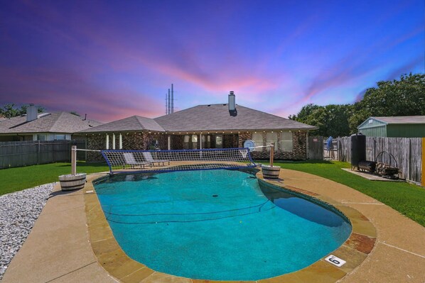 Pool - 4BD/2BA Bohemian x Southern Getaway w Pool+Cinema (Keller)