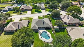 Exterior - 4BD/2BA Bohemian x Southern Getaway w Pool+Cinema (Keller)