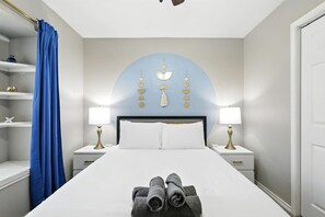 4 bedrooms, iron/ironing board, WiFi, bed sheets - 4BD/2BA Bohemian x Southern Getaway w Pool+Cinema (Keller)