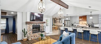 4BD/2BA Bohemian x Southern Getaway w Pool+Cinema