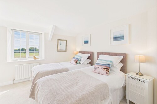 Host & Stay | Dove Cottage