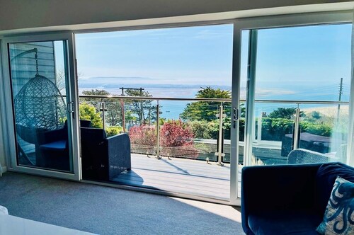 Luxurious Holiday Home - Aberdovey- 4 En-Suite Bedrooms & Spectacular Sea Views!