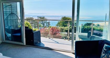 Luxurious Holiday Home - Aberdovey- 4 En-Suite Bedrooms & Spectacular Sea Views!