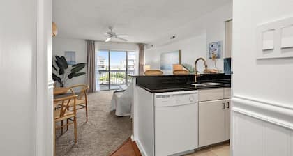 New Listing - Beautiful 1 BR 1 BA Unit - Great View of Sunday Fireworks