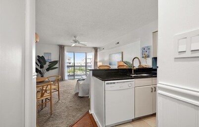 New Listing - Beautiful 1 BR 1 BA Unit - Great View of Sunday Fireworks