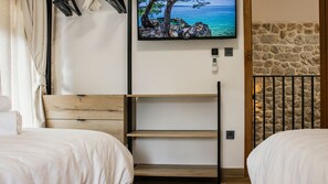 Iron/ironing board, free WiFi, bed sheets