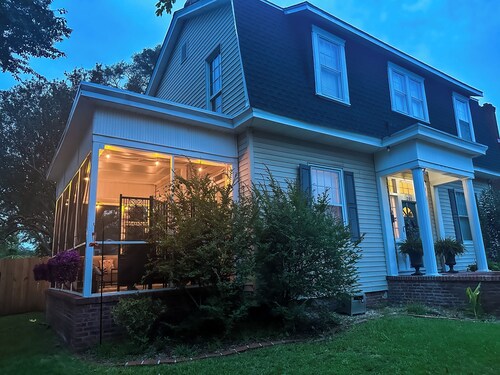 1920s Myrtle Manor in Historic Soda Pop District - walk to riverfront