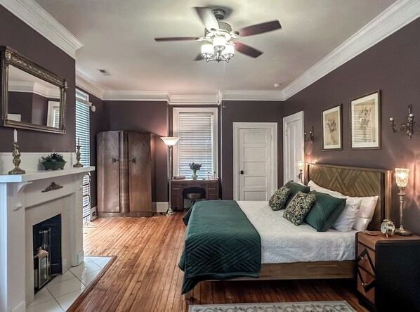 3 bedrooms, desk, iron/ironing board, free WiFi