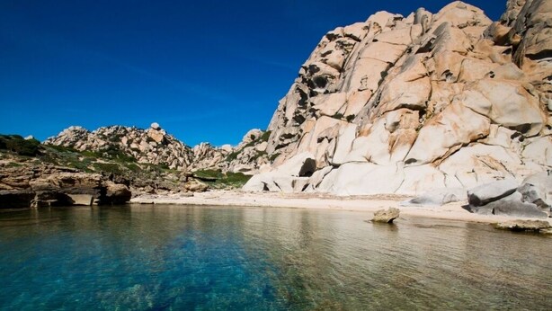 A clear blue pool surrounded by rocky terrain and a clear sky. - Peaceful country house few minutes from the sea (Sardegna)