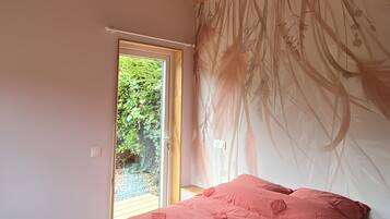 2 bedrooms, WiFi, bed sheets