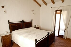 1 多间卧室、办公桌、熨斗/熨衣板、旅行婴儿床