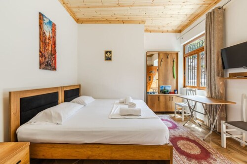 Saraci Rooms 2 in Gjirokast r