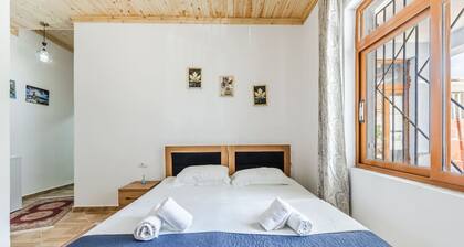 Saraci Rooms 1 in Gjirokast r