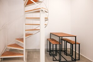 Interior - Santorini's Old Mill Serene Getaway by Pori Beach (Pori)