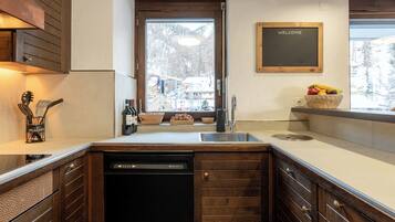 Deluxe Condo, Non Smoking, City View | Private kitchen | Fridge, stovetop, dishwasher, electric kettle