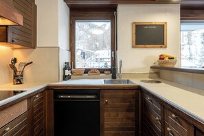 Lägenhet Deluxe - icke-rökare - utsikt mot staden | Eget kök | Kylskåp, spishäll, diskmaskin och vattenkokare