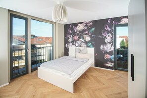 3 bedrooms, iron/ironing board, Internet, bed sheets