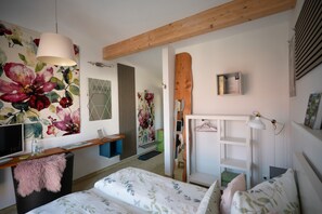 1 bedroom, WiFi, bed sheets - Room 'No. 1' with Shared Terrace, Shared Garden and Wi-Fi (Bad Urach)