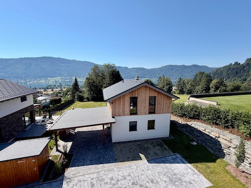 Ferienhaus 'Almrausch' mit Seeblick, privater Terrasse und WLAN