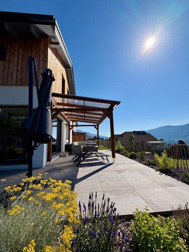 Ferienhaus 'Almrausch' mit Seeblick, privater Terrasse und WLAN