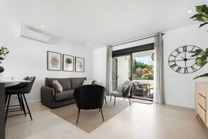 TV - Marbella Charm: Apartment with Garden, Pool & Near Beach in Puerto Banùs! (Marbella)