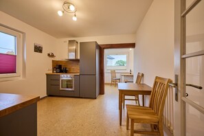 Refrigerador, horno, parrilla de estufa y lavavajillas 