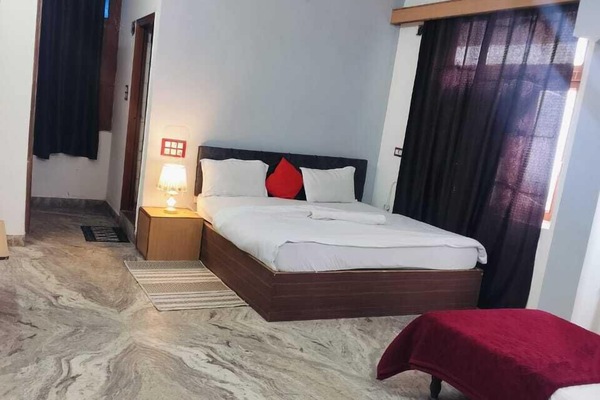 Family Room | Free WiFi