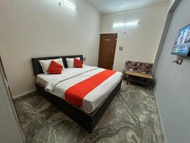 Deluxe-herbergi með tvíbreiðu rúmi | Ókeypis þráðlaus nettenging