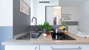 Estúdio (0 Bedroom) | Cozinha americana privada | Micro-ondas, fogão, cooktop, chaleira elétrica